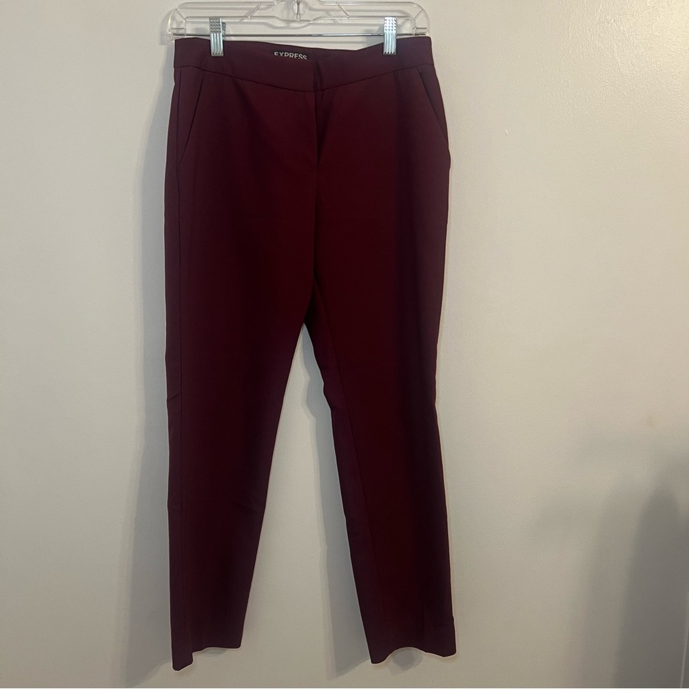 Express Women's Dark Burgundy columnist pants. Size 4 with a 27” inseam.